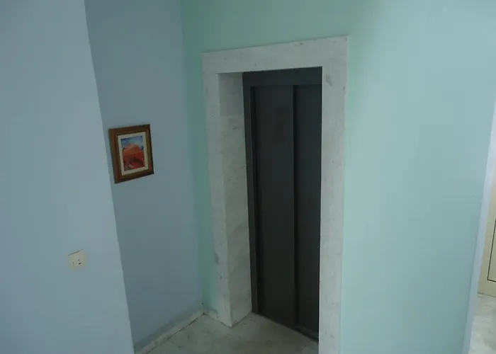 Thomas Palace Sandanski